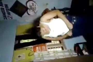 Tìm thấy video nữ sinh thủ dâm phim xx phu de trong điện thoại bị mất
