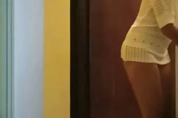 Địt phim xx sub em gái 20 tuổi đi giày cao gót tự chế