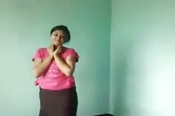 Zhirobas đóng vai chính trong một video tổng hợp phim xx v về cảnh làm tình tại nhà của tất cả các tình nhân của anh ta.