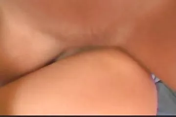 Vợ bầu mặc nội y phim xx mới xinh đẹp nhảy lên người chồng