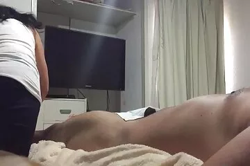 Cận cảnh phim xx không che nứng cặc cho em gái mới lớn vú to tự nhiên.