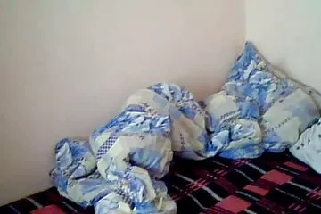 Một người đàn ông kết hôn với một sinh viên tóc đỏ, và bây giờ hàng ngày bơm mông cô phim xx mới ấy bằng kem hậu môn.
