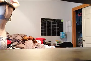 Chick trong một chương trình webcam riêng tham gia vào quan hệ tình dục qua đường hậu môn cực độ với dương vật giả khổng phimxx phu de lồ.
