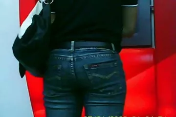Video từ điện thoại với một người phụ phim xx ko che nữ da đen môi lớn bú cặc béo của ai đó.
