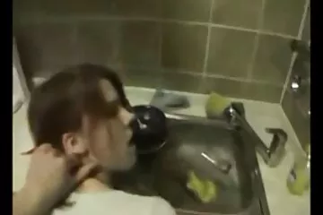 Trẻ tóc phimxxe nâu với bộ ngực nhỏ rất háo hức được đụ âm hộ rất ẩm ướt của cô ấy.