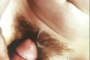 Em gái Nga đi bít tất trêu chọc bạn trai trong bếp khiến anh ta cắm cô vào phimxx han tư thế POV kiểu doggy.