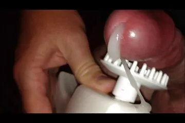 thô bạo chiếm phimxx thu dam hữu miệng và mông của một cô gái đeo kính xinh đẹp.