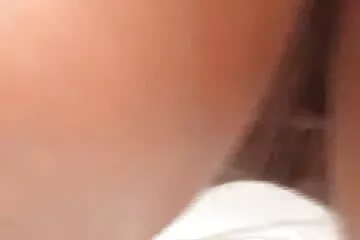 Anh ta địt em gái trẻ dâm đãng phim xx không che để vui vẻ với đồ chơi tình dục với cái khe chết tiệt của em ấy.