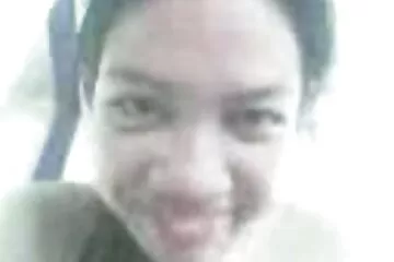 Granny phimxx online nhét dương vật của đối tác vào giữa hai ngực và đưa anh ta lên cực khoái.