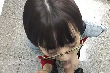 Người phim xx hàn quốc phụ nữ Thái Lan lau lượng lớn tinh trùng của đàn ông đen trên mặt.